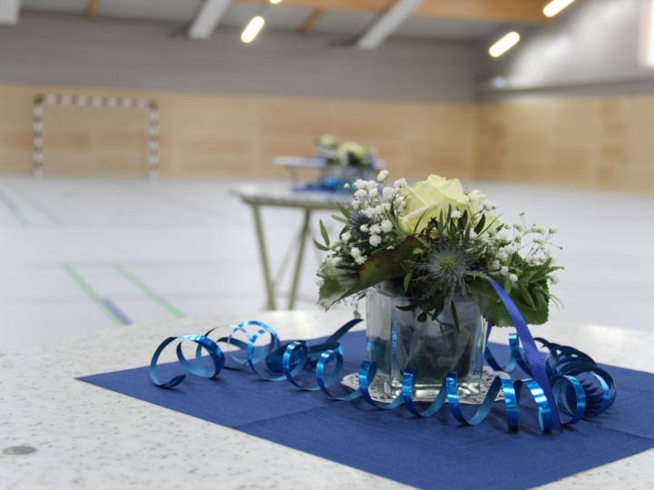 Endlich wieder Hallentennis in Nienburg - Eröffnung der neuen Sport- und Tennishalle des TKW Nienburg - Bild 3